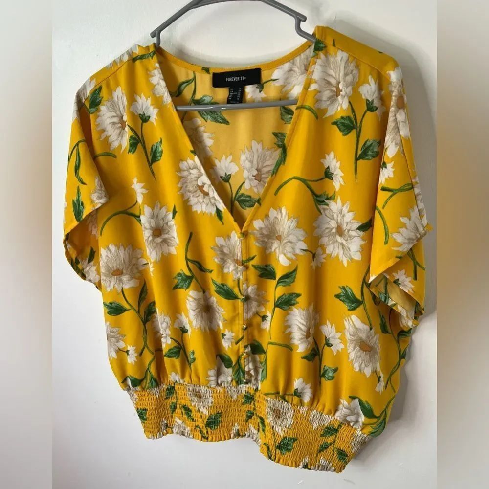 Forever 21+ Plus Size Daisy Floral V-Neck 0X Smocked-Hem Cropped Top Dolman - Picture 6 of 8